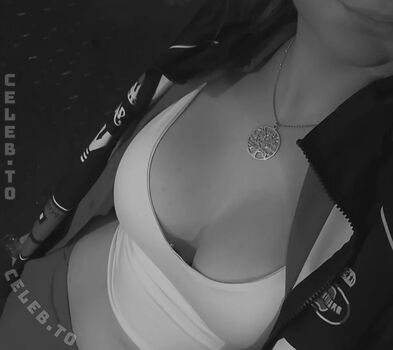 Emely Mausilp1