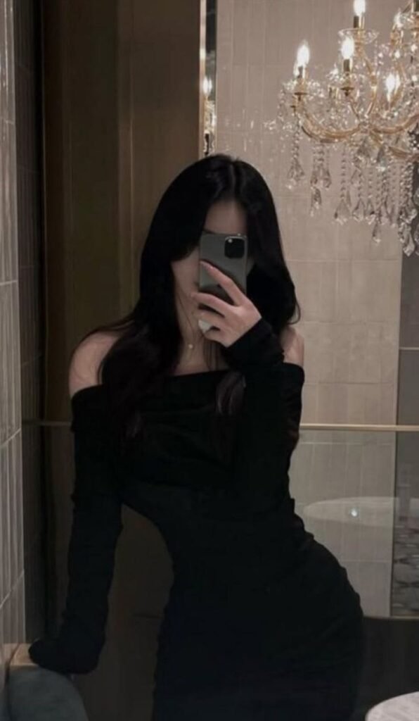 Baddie Mirror Selfie PFP