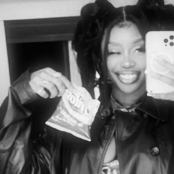 SZA PFP Black And White